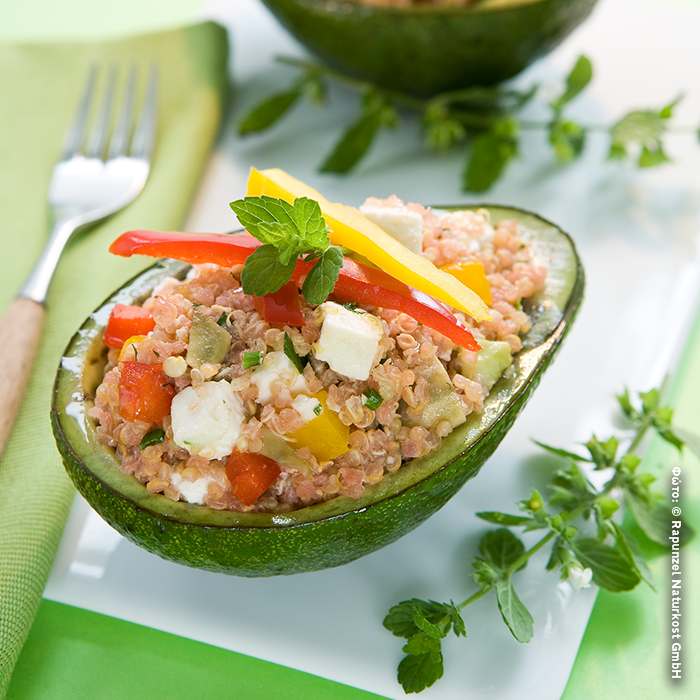 Σαλάτα αβοκάντο με γέμιση κινόα Σαλάτα αβοκάντο με γέμιση κινόα