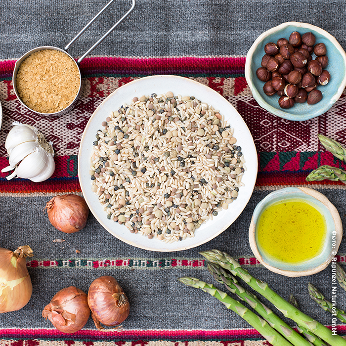 Ριζότο με φακές, σπαράγγια και φουντούκι Ριζότο με φακές, σπαράγγια και φουντούκι
