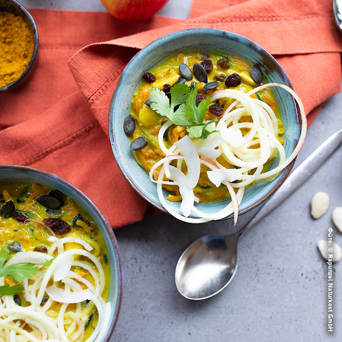 Σούπα κάρρυ με αμύγδαλα - καρύδα και φρούτα Σούπα κάρρυ με αμύγδαλα - καρύδα και φρούτα